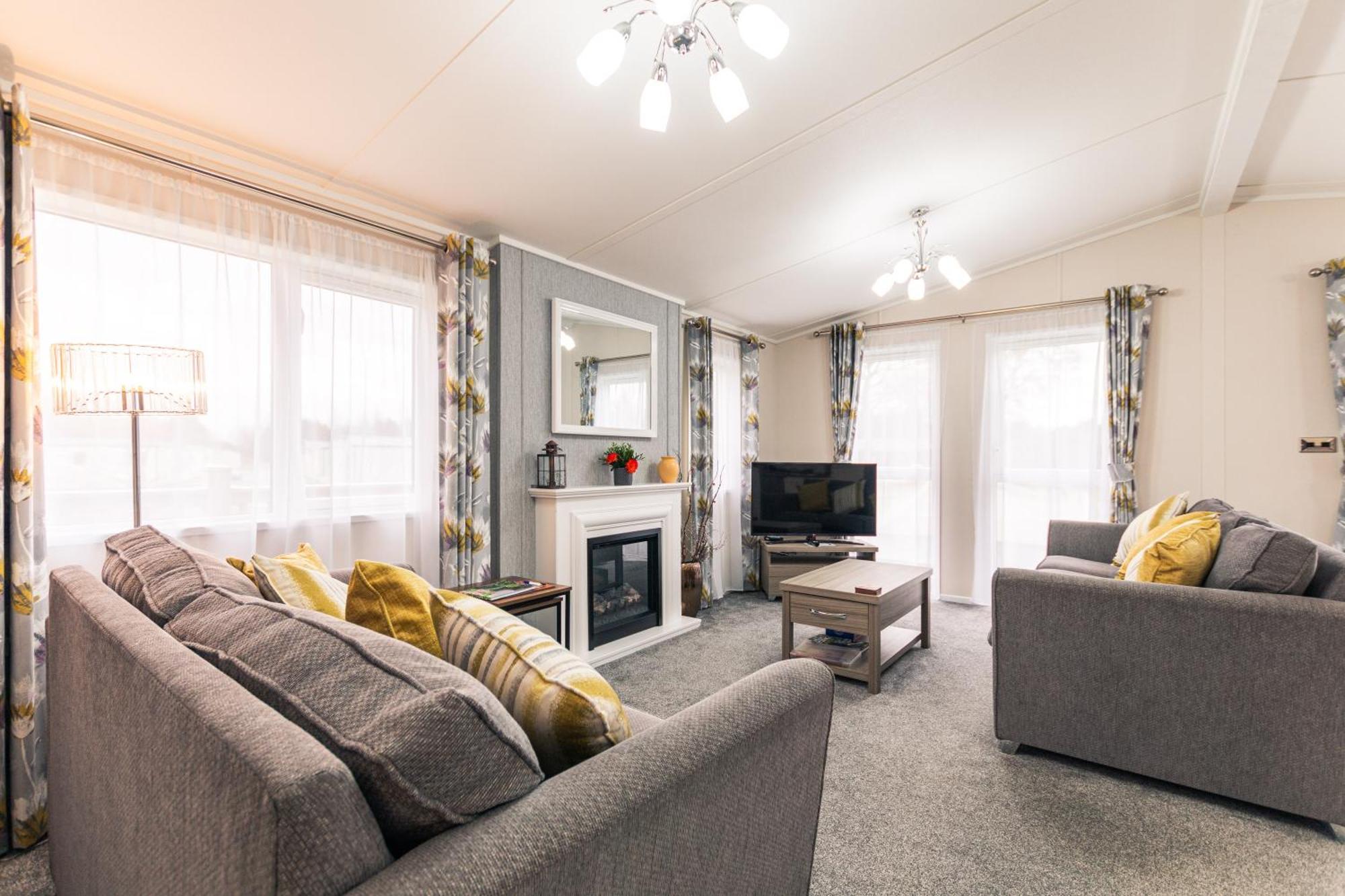 Lakeside View With Hot Tub Lodge York