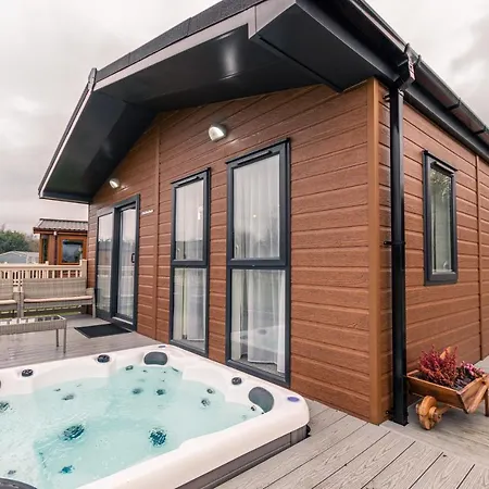 Lakeside View Lodge With Hot Tub Йорк Экстерьер фото